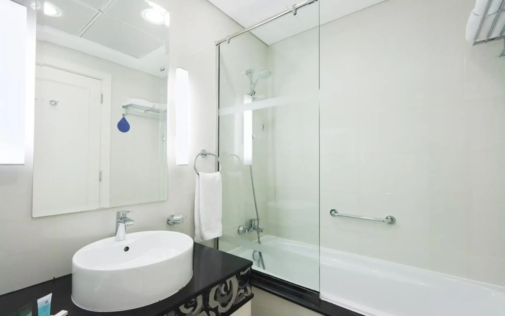 Homely 2Br - Downtown Next To Dubai Mall 0*,  United Arab Emirates
